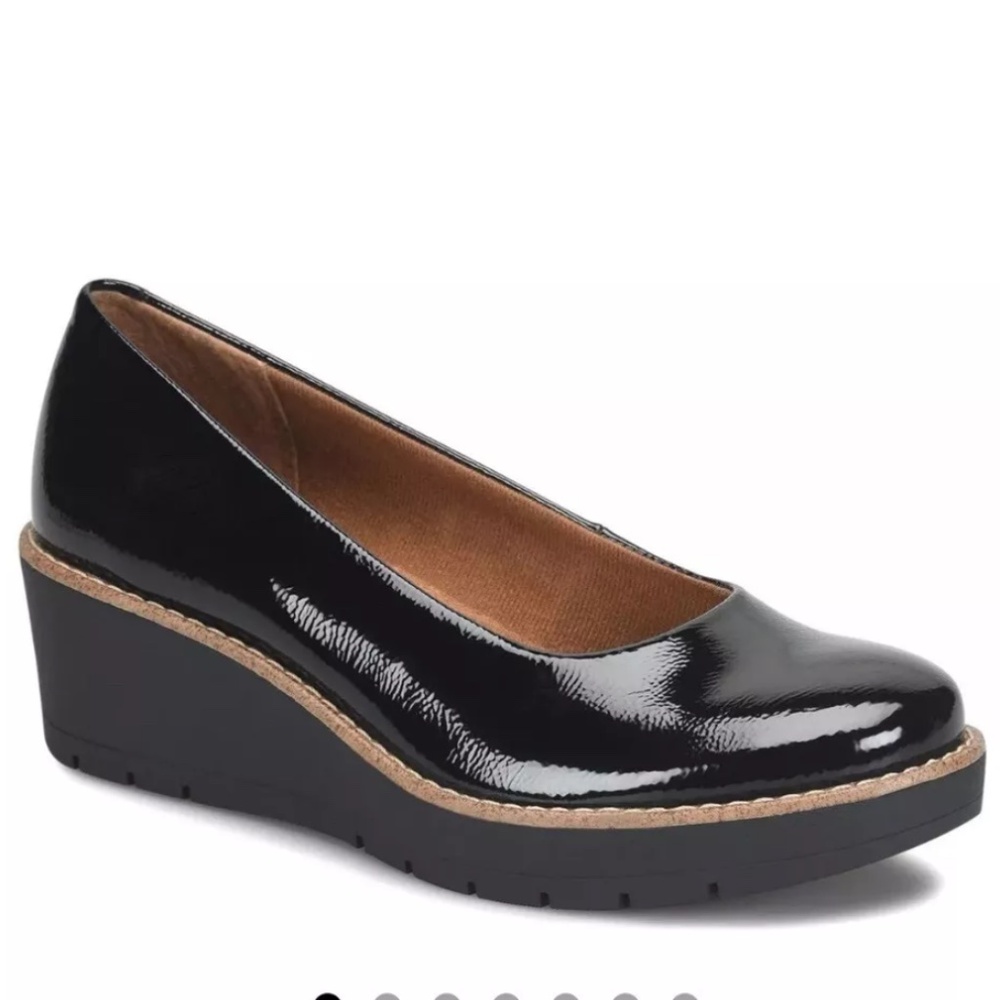 Eurosoft Faella  black patten leather wedge pump